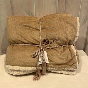 NWT Luxury Authentic Pebble Beach Throw Blanket